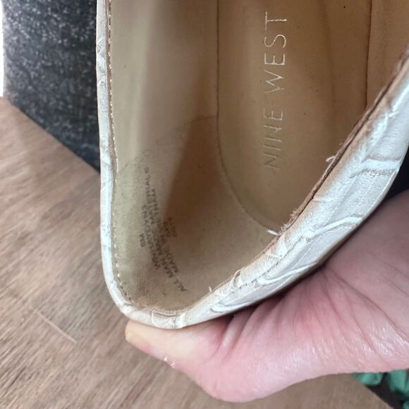 Nine West Women’s Croc Embossed Loafers Flats Cream Ivory Pointed Toe Size 8.5 - Picture 4 of 5